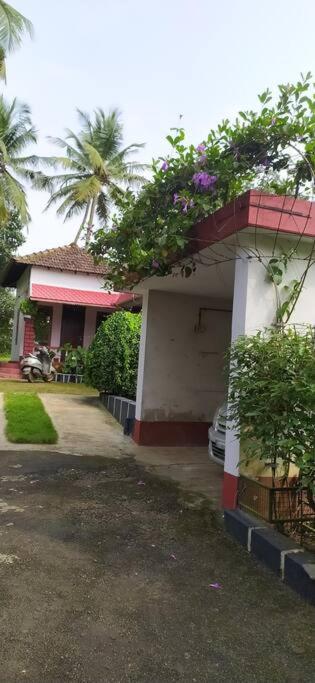 Runnin Airport - Homestay Gurpur Екстер'єр фото