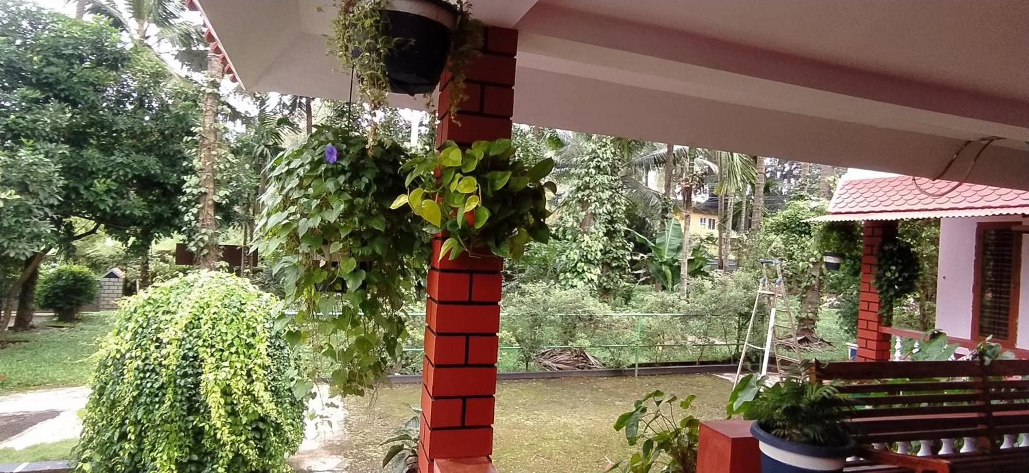 Runnin Airport - Homestay Gurpur Екстер'єр фото